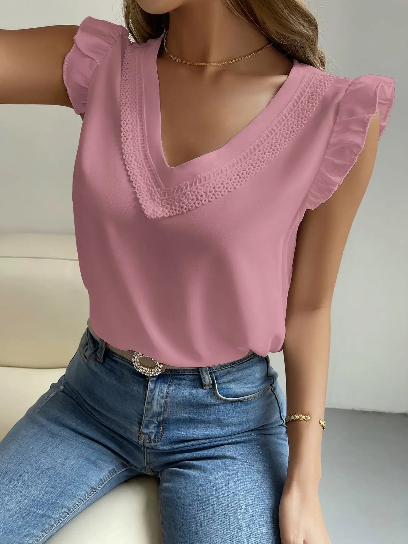 Blusa Sem Mangas com Decote em V - Romênia